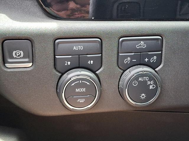 2024 Chevrolet Silverado 1500 4WD Crew Cab Short Bed LT with 2FL