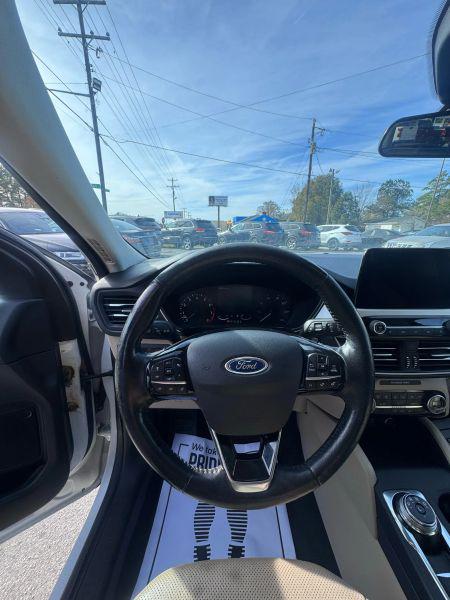 2021 Ford Escape SEL