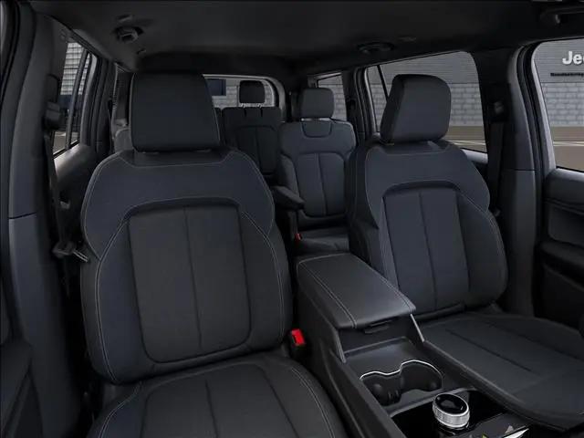 2026 Jeep Grand Cherokee L Altitude 4x2