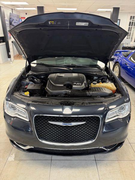 2018 Chrysler 300 Touring