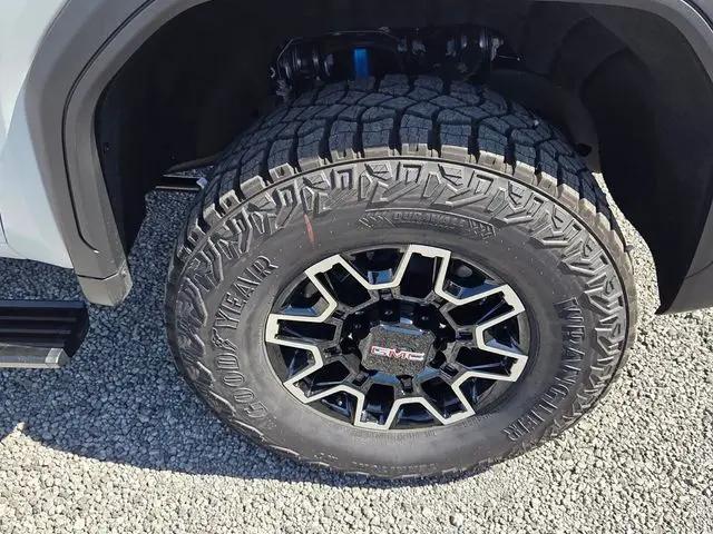 2026 GMC Sierra 2500HD Crew Cab, Standard Bed, AT4X, 4WD