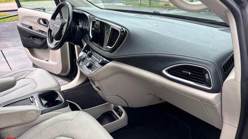 2021 Chrysler Pacifica Touring L