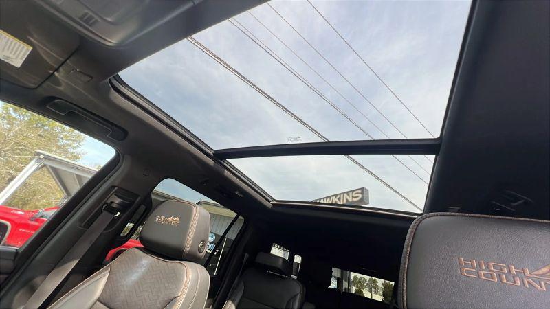2022 Chevrolet Suburban 4WD High Country