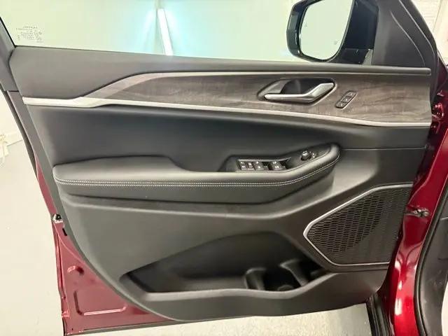 2026 Jeep Grand Cherokee Limited 4x2