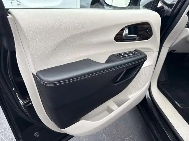 2023 Chrysler Pacifica Hybrid Limited