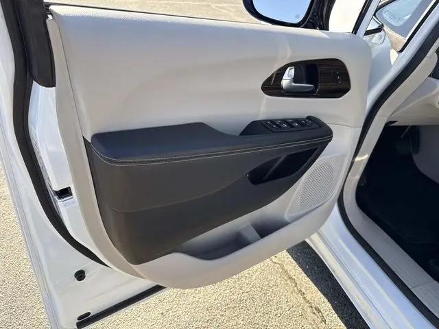 2023 Chrysler Pacifica Hybrid Limited