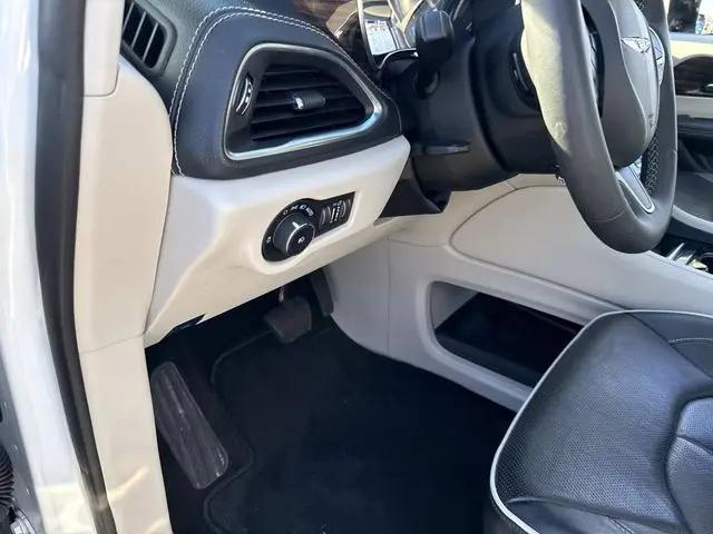 2023 Chrysler Pacifica Hybrid Limited