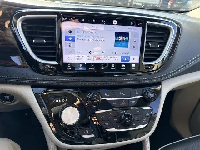 2023 Chrysler Pacifica Hybrid Limited