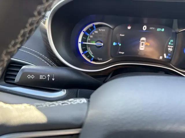2023 Chrysler Pacifica Hybrid Limited