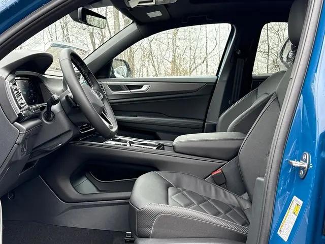 2026 Volkswagen Atlas Cross Sport SE with Technology