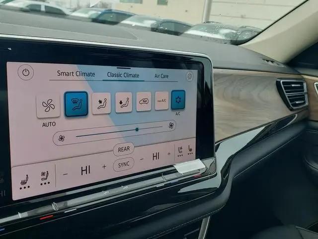 2026 Volkswagen Atlas SE with Technology