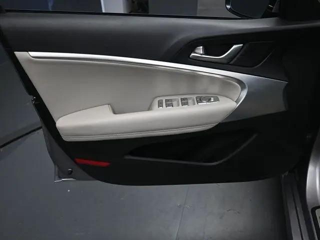 2023 Genesis G70 2.0T RWD