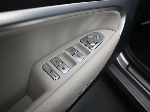 2023 Genesis G70 2.0T RWD
