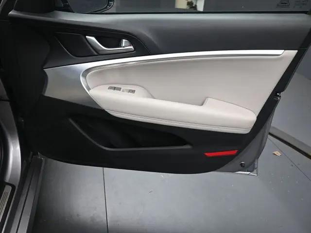 2023 Genesis G70 2.0T RWD