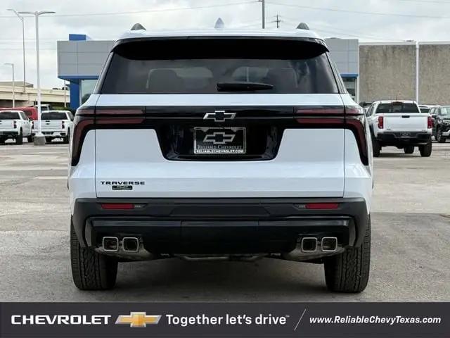 2026 Chevrolet Traverse FWD LT