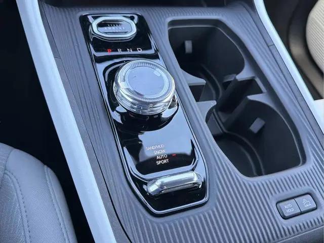 2026 Jeep Cherokee Laredo 4x4
