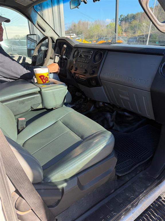 2013 Ford F-550 XL