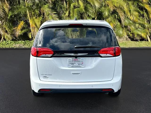 2026 Chrysler Voyager LX