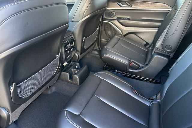 2026 Jeep Grand Cherokee L Limited 4x4