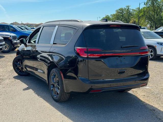 2026 Chrysler Pacifica Select AWD