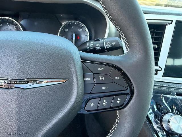 2026 Chrysler Pacifica Select AWD