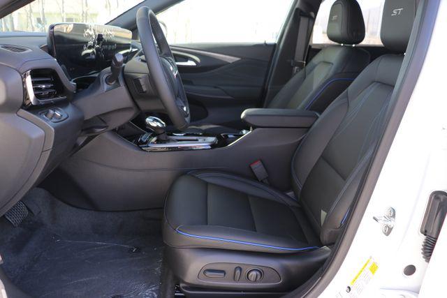 2026 Buick NV Sport Touring FWD