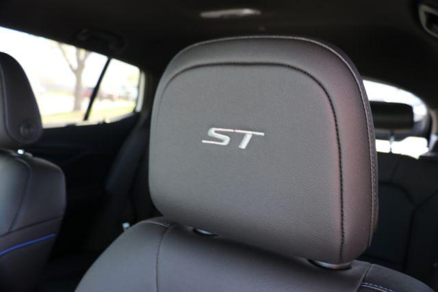 2026 Buick NV Sport Touring FWD