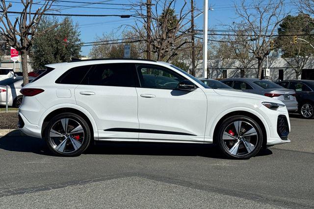 2025 Audi SQ5 Premium Plus TFSI quattro S tronic