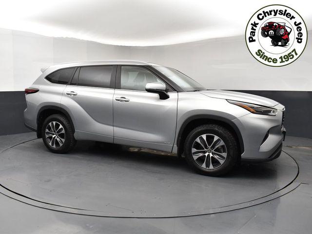 2024 Toyota Highlander Hybrid XLE for sale in Burnsville, MN