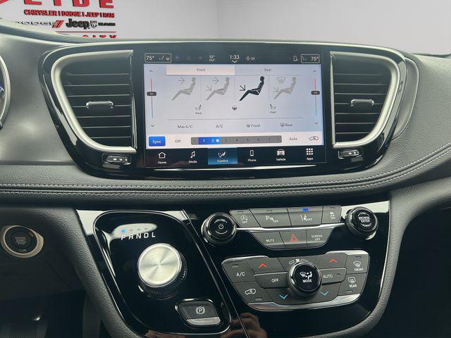2026 Chrysler Pacifica Select AWD