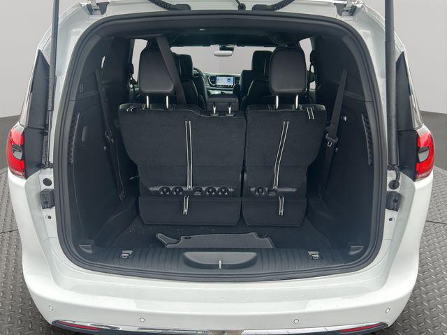 2026 Chrysler Pacifica Select AWD