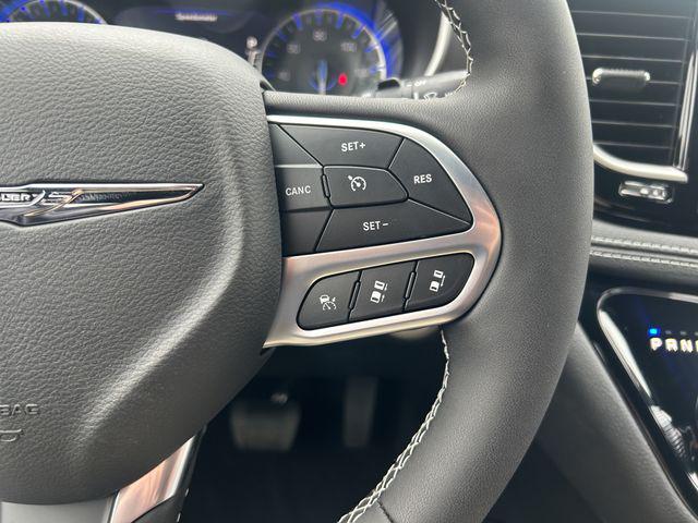 2026 Chrysler Pacifica Select AWD