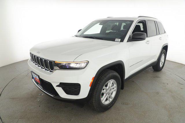 2025 Jeep Grand Cherokee GRAND CHEROKEE LAREDO 4X2 2025 Jeep Grand Cherokee GRAND CHEROKEE LAREDO 4X2