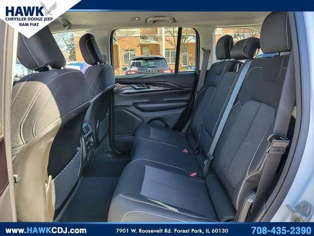2023 Jeep Grand Cherokee Laredo 4x4