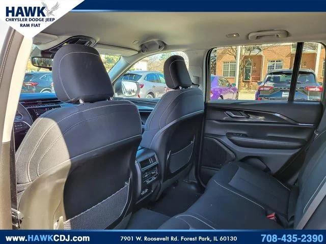 2023 Jeep Grand Cherokee Laredo 4x4