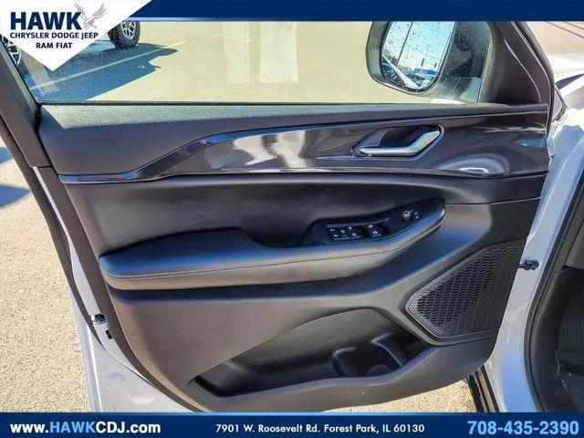 2023 Jeep Grand Cherokee Laredo 4x4