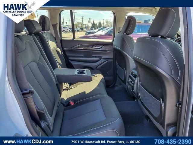 2023 Jeep Grand Cherokee Laredo 4x4