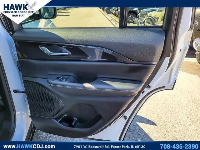 2023 Jeep Grand Cherokee Laredo 4x4
