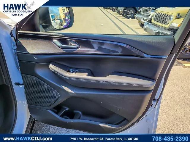 2023 Jeep Grand Cherokee Laredo 4x4