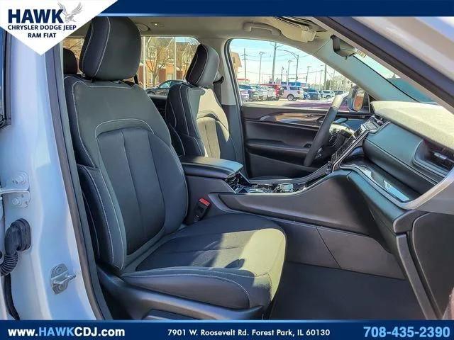 2023 Jeep Grand Cherokee Laredo 4x4
