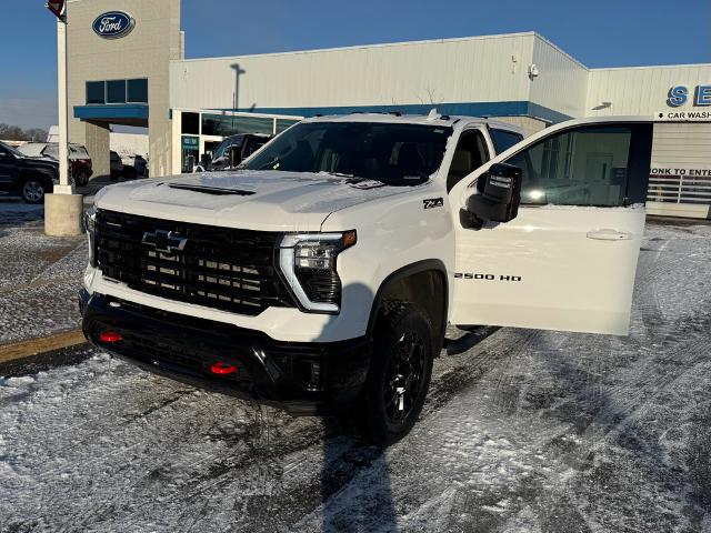 2025 Chevrolet Silverado 2500HD 4WD Crew Cab Standard Bed LTZ