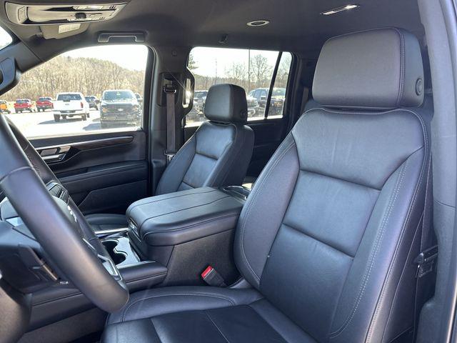 2025 Chevrolet Suburban 4WD Z71