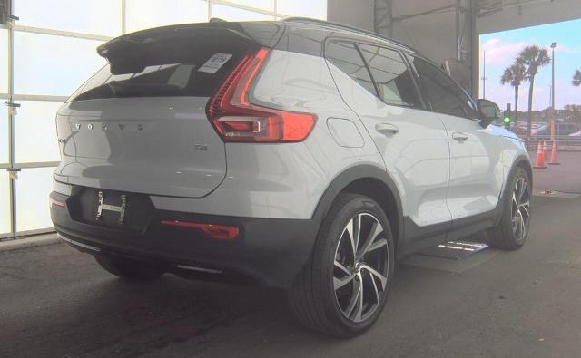 2022 Volvo XC40 T4 R-Design