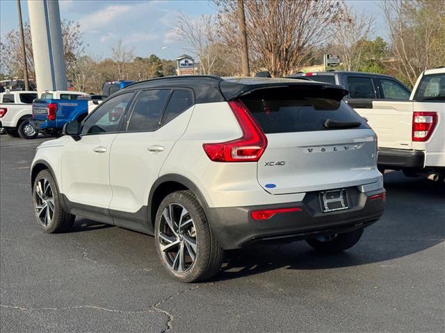 2022 Volvo XC40 T4 R-Design