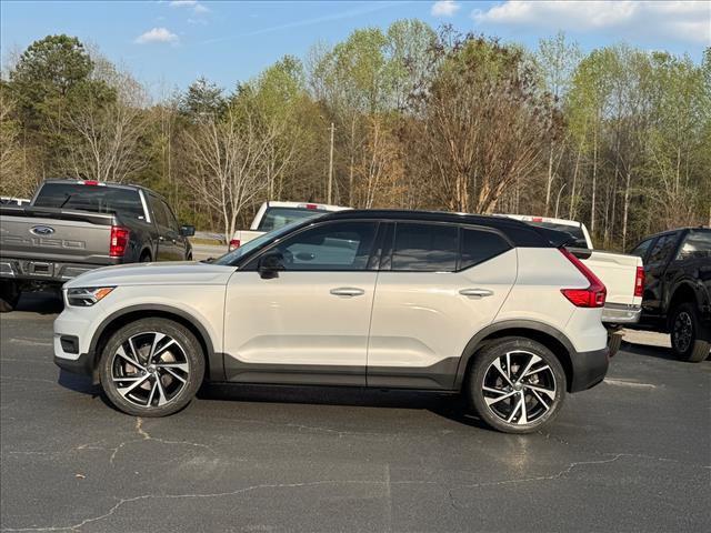 2022 Volvo XC40 T4 R-Design