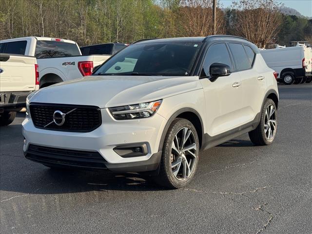 2022 Volvo XC40 T4 R-Design