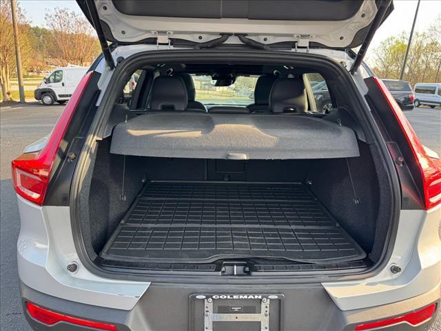 2022 Volvo XC40 T4 R-Design