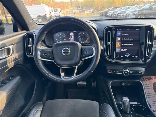 2022 Volvo XC40 T4 R-Design