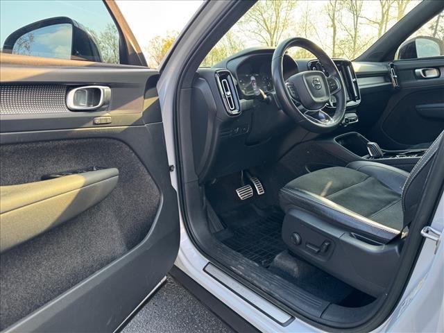 2022 Volvo XC40 T4 R-Design