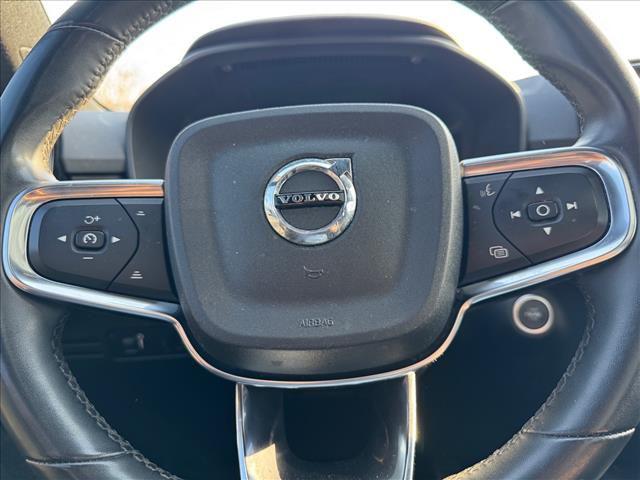 2022 Volvo XC40 T4 R-Design